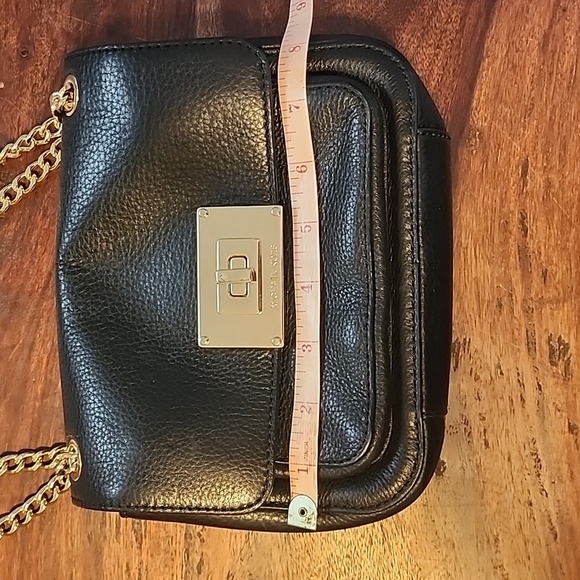 Michael Kors Black bag with chain strap. - Picture 2 of 13